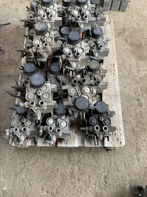 Wabco Wabco Achsmodulator Mercedes Citaro 4801030110 Modulator Actros EBS 480103 - Spare parts for Bus: picture 1 Wabco Wabco Achsmodulator Mercedes Citaro 4801030110 Modulator Actros EBS 480103 - Spare parts for Bus: picture 1