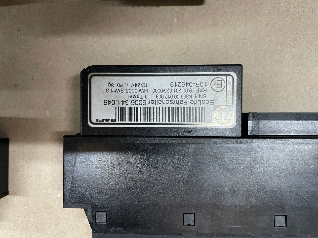 ZF ZF Ecolife Fahrschalter Gangwahlschalter 6006.341.033 6006.341.027 Schalter - Electrical system for Bus: picture 3 ZF ZF Ecolife Fahrschalter Gangwahlschalter 6006.341.033 6006.341.027 Schalter - Electrical system for Bus: picture 3