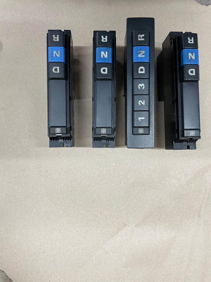 ZF ZF Ecolife Fahrschalter Gangwahlschalter 6006.341.033 6006.341.027 Schalter - Electrical system for Bus: picture 1 ZF ZF Ecolife Fahrschalter Gangwahlschalter 6006.341.033 6006.341.027 Schalter - Electrical system for Bus: picture 1