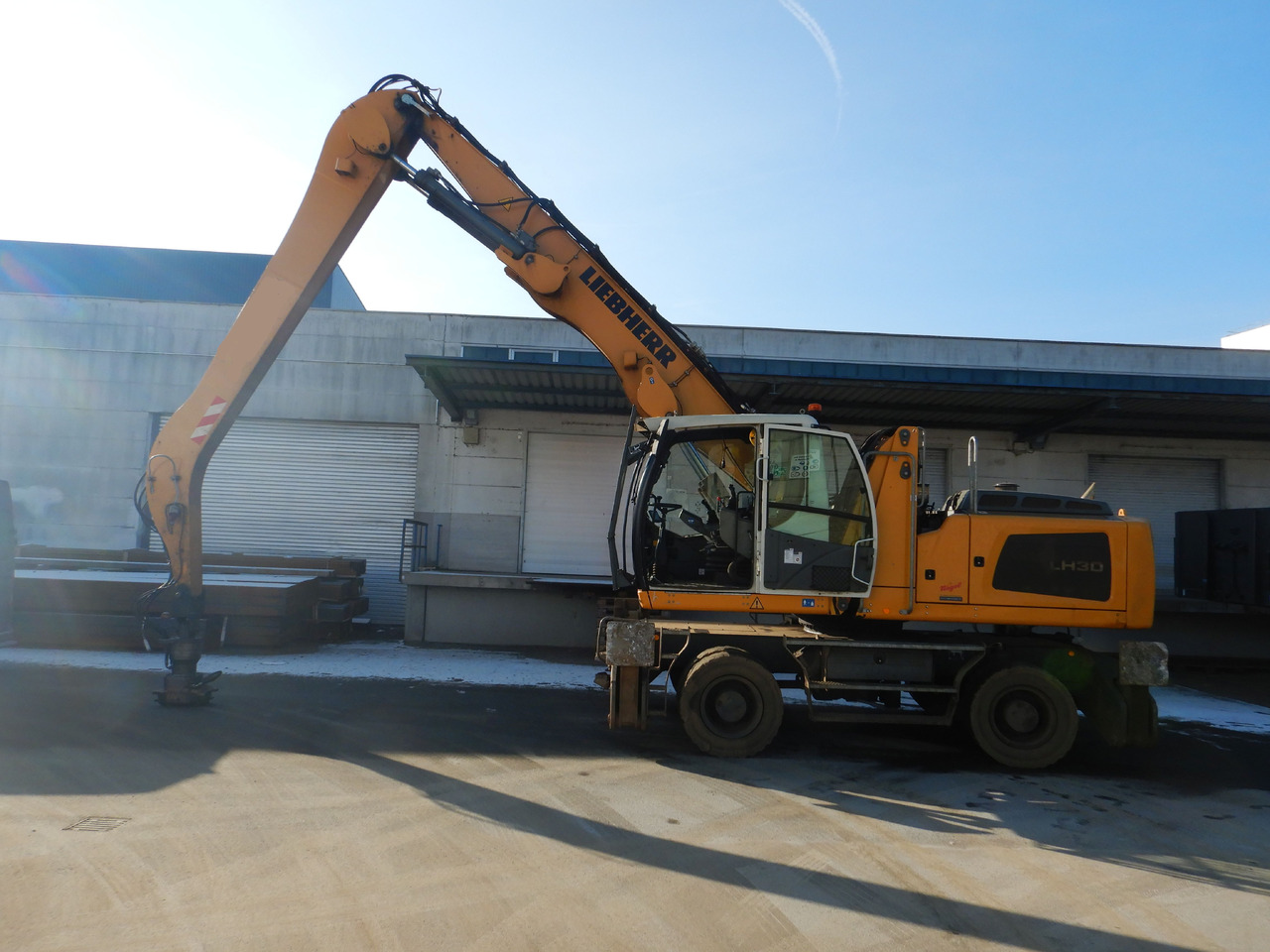 LIEBHERR LH 30 Industry - Waste/ Industry handler: picture 3 LIEBHERR LH 30 Industry - Waste/ Industry handler: picture 3