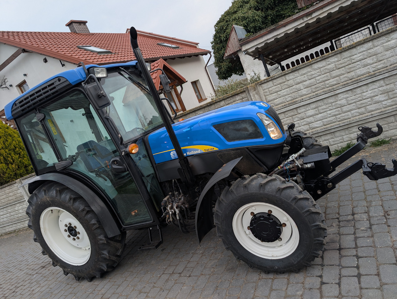 New Holland T4030F - Compact tractor: picture 2 New Holland T4030F - Compact tractor: picture 2
