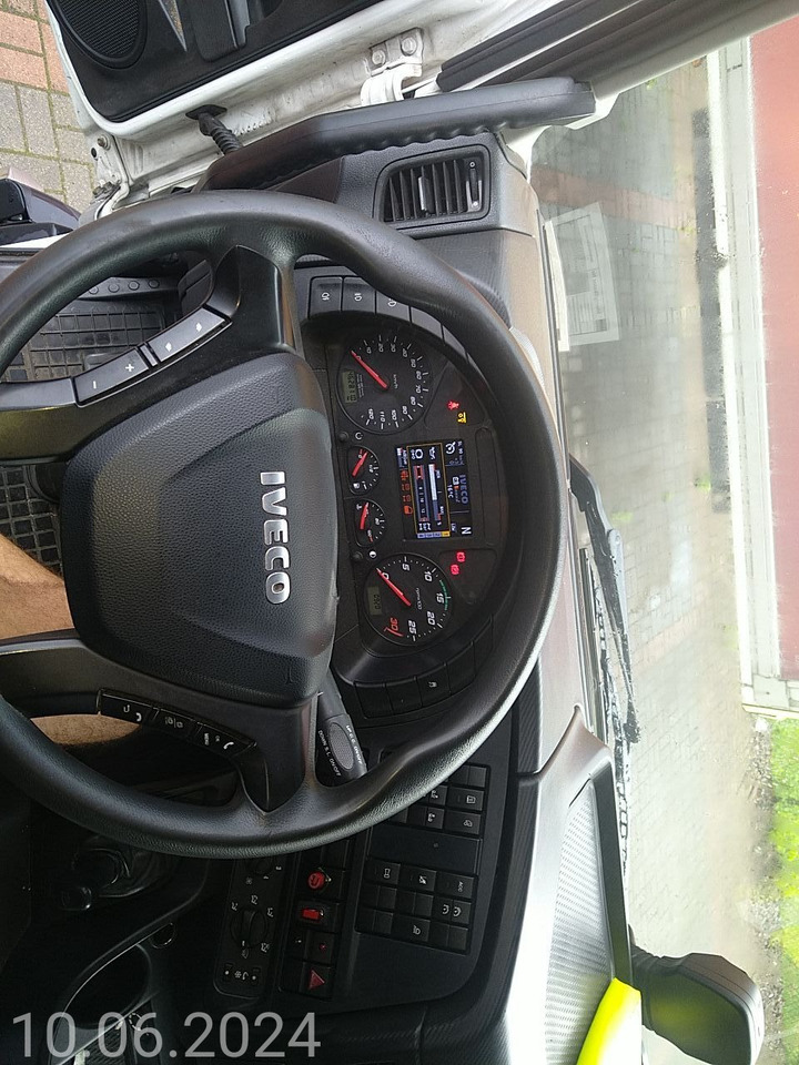 Box truck IVECO STRALIS 310: picture 8 Box truck IVECO STRALIS 310: picture 8