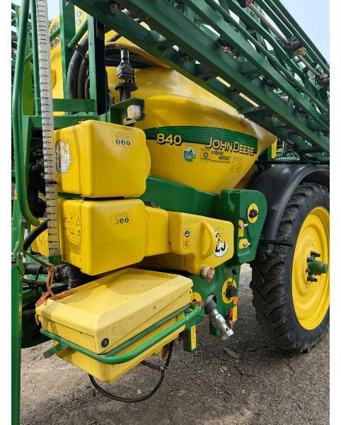 JOHN DEERE 840 - Trailed sprayer: picture 3 JOHN DEERE 840 - Trailed sprayer: picture 3