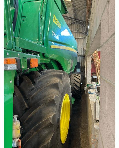 JOHN DEERE T660 - Combine harvester: picture 2 JOHN DEERE T660 - Combine harvester: picture 2