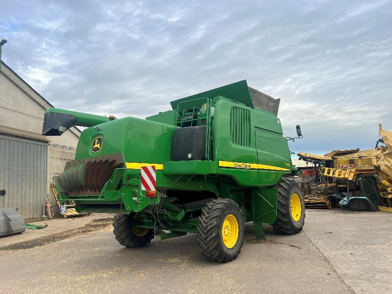 JOHN DEERE T660 - Combine harvester: picture 2 JOHN DEERE T660 - Combine harvester: picture 2