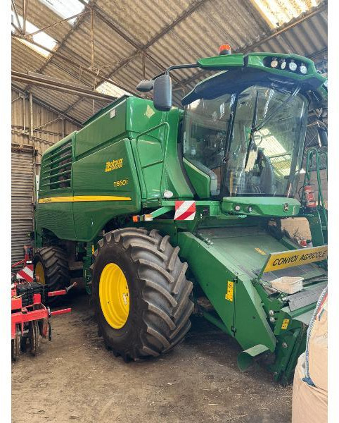 JOHN DEERE T660 - Combine harvester: picture 1 JOHN DEERE T660 - Combine harvester: picture 1