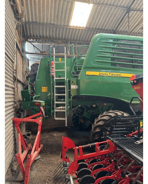 JOHN DEERE T660 - Combine harvester: picture 3 JOHN DEERE T660 - Combine harvester: picture 3