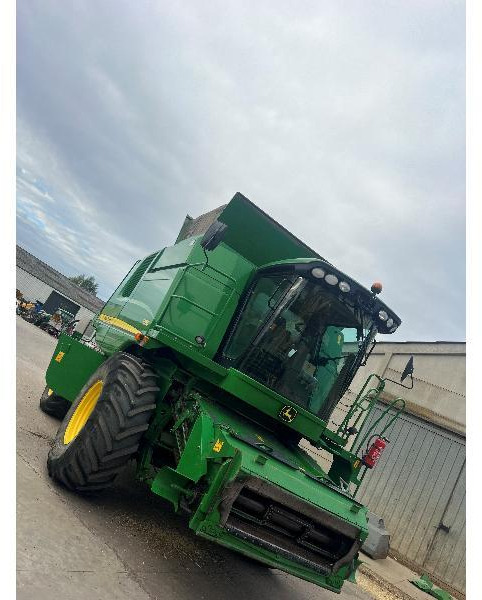 JOHN DEERE T660 - Combine harvester: picture 3 JOHN DEERE T660 - Combine harvester: picture 3