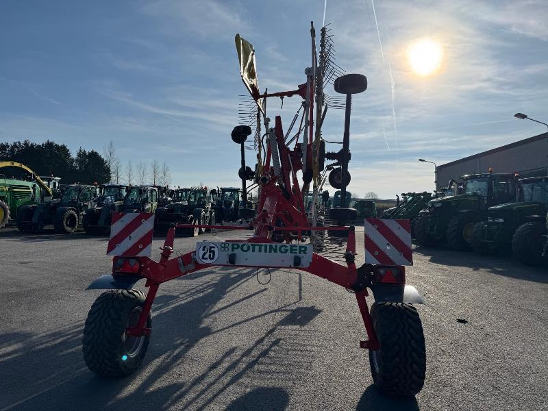 POTTINGER TOP 812 - Tedder/ Rake: picture 4 POTTINGER TOP 812 - Tedder/ Rake: picture 4