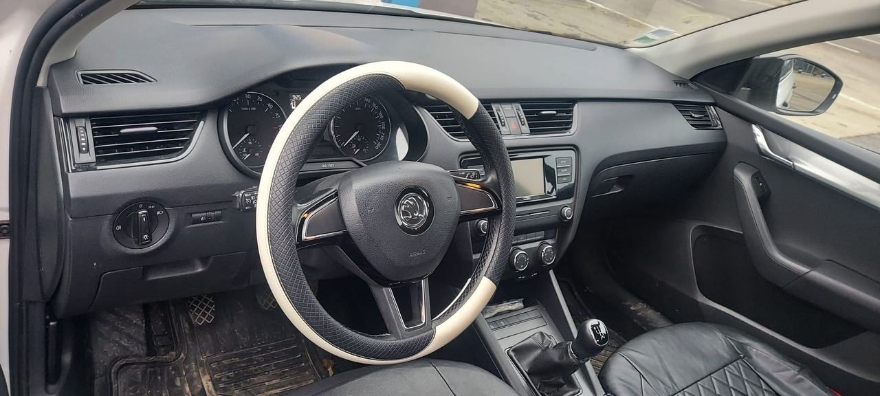 SKODA OCTAVIA - Car: picture 2 SKODA OCTAVIA - Car: picture 2