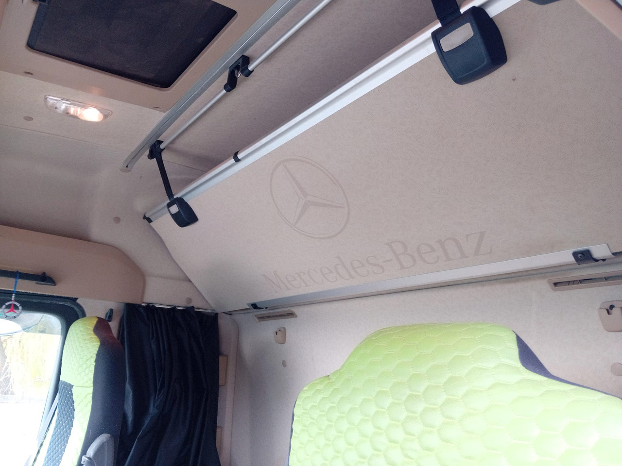 Tractor unit Mercedes-Benz Actros 18.45: picture 11