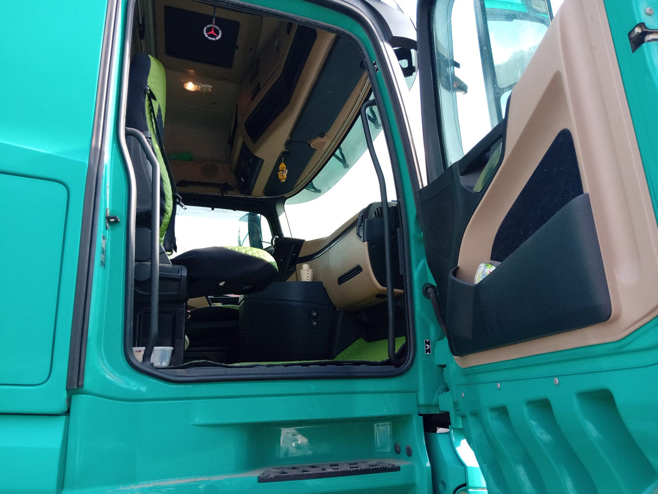 Tractor unit Mercedes-Benz Actros 18.45: picture 9