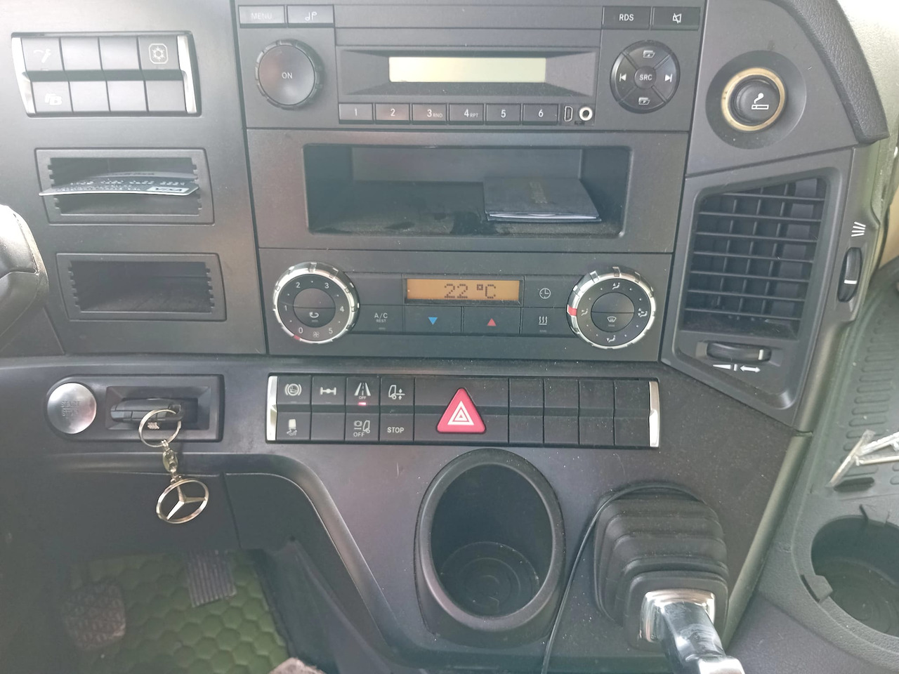 Tractor unit Mercedes-Benz Actros 18.45: picture 13