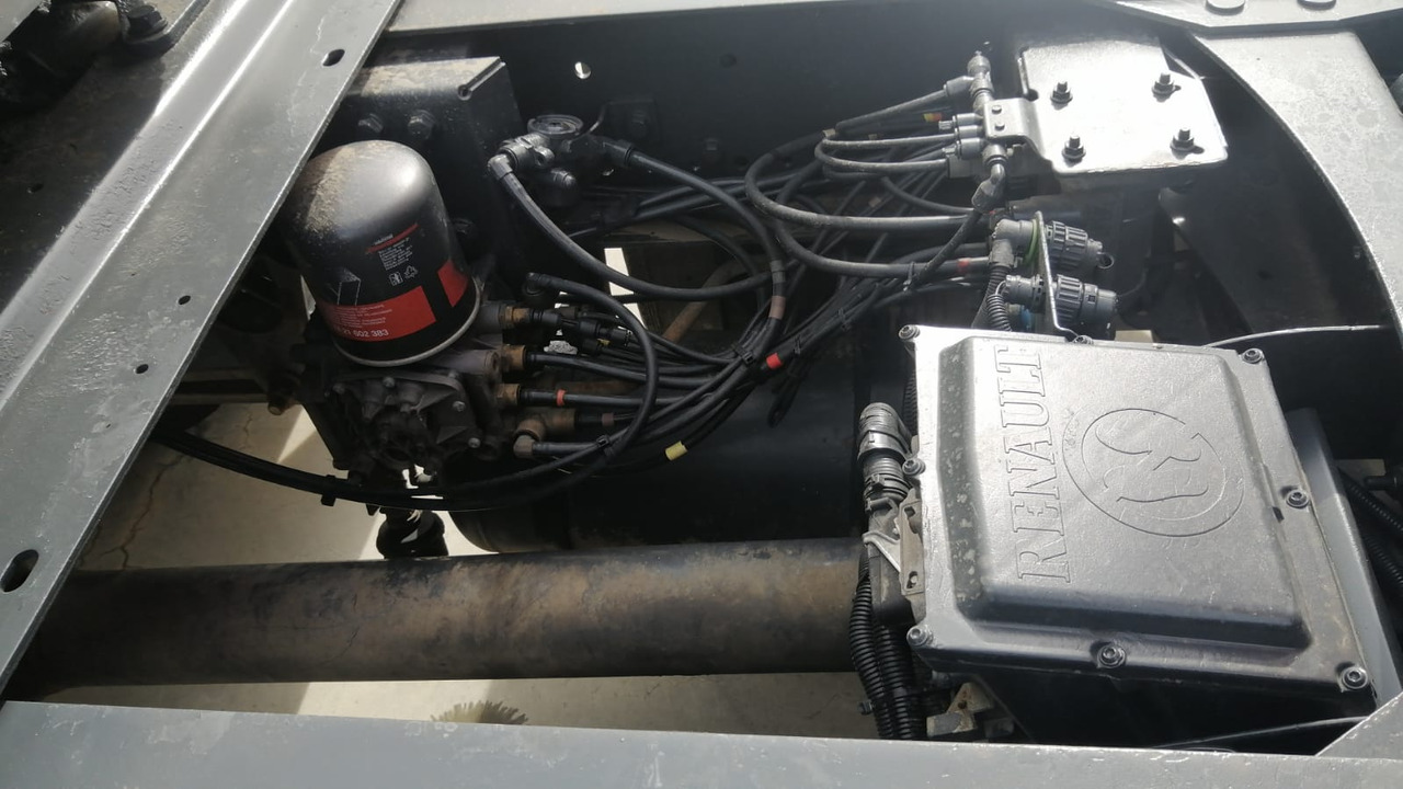 Tractor unit Renault PREMIUM 450 DXI, Manual ZF: picture 6