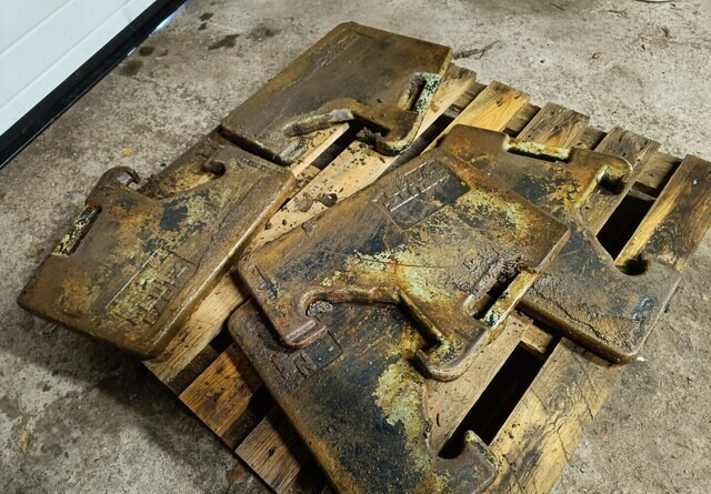 Deutz Fahr etupainot - Counterweight for Farm tractor: picture 4 Deutz Fahr etupainot - Counterweight for Farm tractor: picture 4