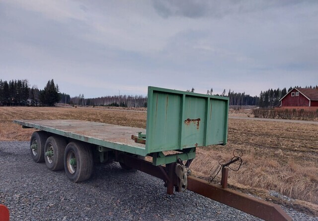 Jalkalavakärry 3-akselinen ilma-alustainen. - Dropside/ Flatbed trailer: picture 1 Jalkalavakärry 3-akselinen ilma-alustainen. - Dropside/ Flatbed trailer: picture 1