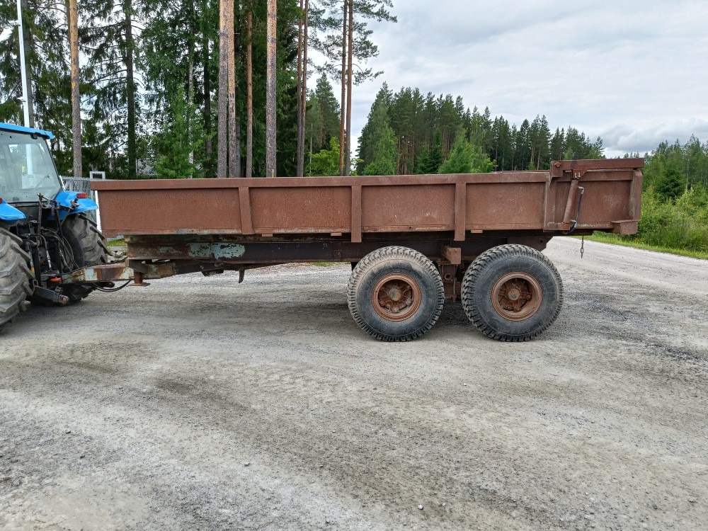 Maansiirtokärry 2-akselinen Hydraulisella takalaidalla, katso video! - Farm tipping trailer/ Dumper: picture 2 Maansiirtokärry 2-akselinen Hydraulisella takalaidalla, katso video! - Farm tipping trailer/ Dumper: picture 2