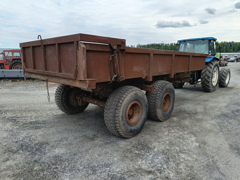Maansiirtokärry 2-akselinen Hydraulisella takalaidalla, katso video! - Farm tipping trailer/ Dumper: picture 5 Maansiirtokärry 2-akselinen Hydraulisella takalaidalla, katso video! - Farm tipping trailer/ Dumper: picture 5