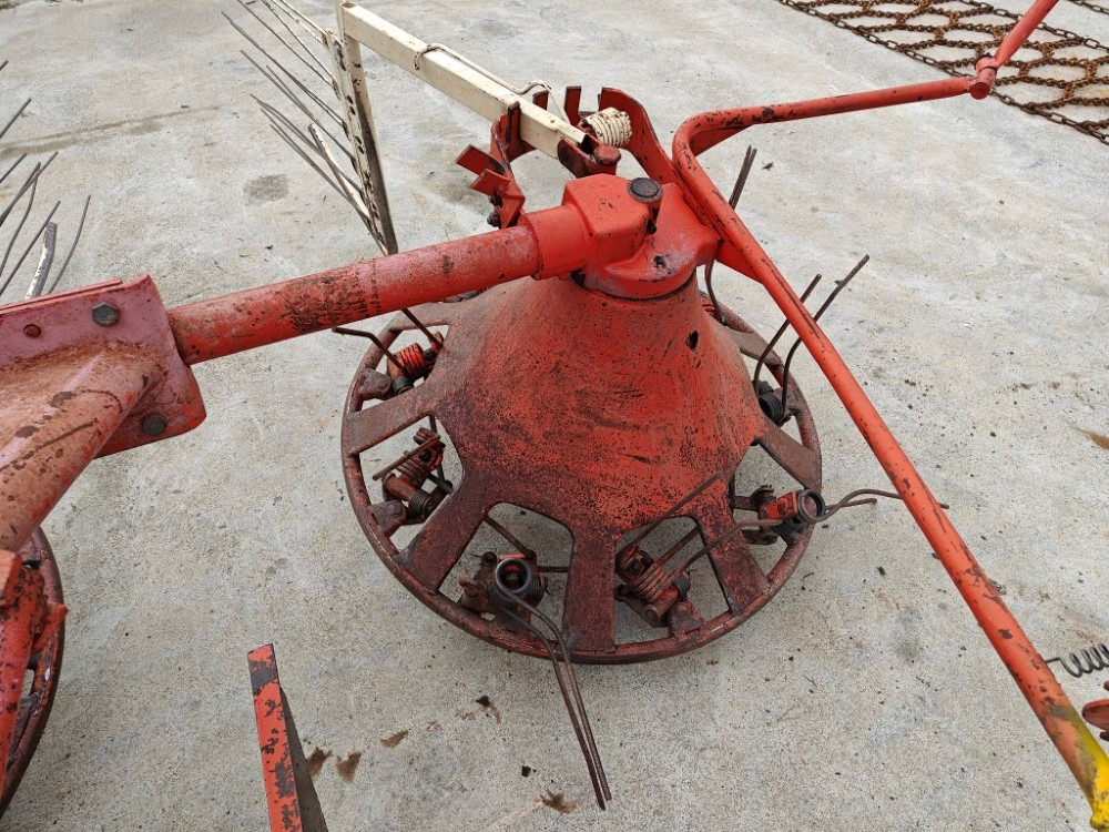 Tedder/ Rake Pyöröharavapöyhin Fahr KU25 karhottimilla Ratasvetoinen harvinainen kone, katso video!: picture 7 Tedder/ Rake Pyöröharavapöyhin Fahr KU25 karhottimilla Ratasvetoinen harvinainen kone, katso video!: picture 7