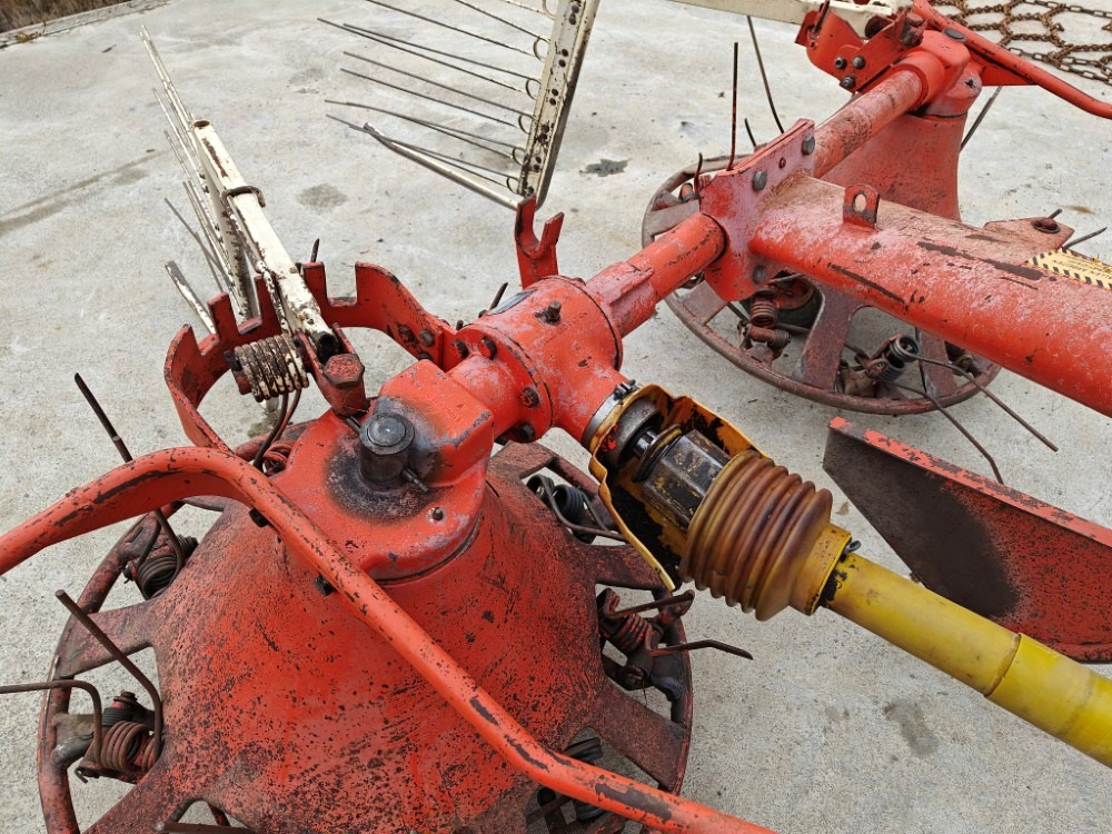 Tedder/ Rake Pyöröharavapöyhin Fahr KU25 karhottimilla Ratasvetoinen harvinainen kone, katso video!: picture 8 Tedder/ Rake Pyöröharavapöyhin Fahr KU25 karhottimilla Ratasvetoinen harvinainen kone, katso video!: picture 8