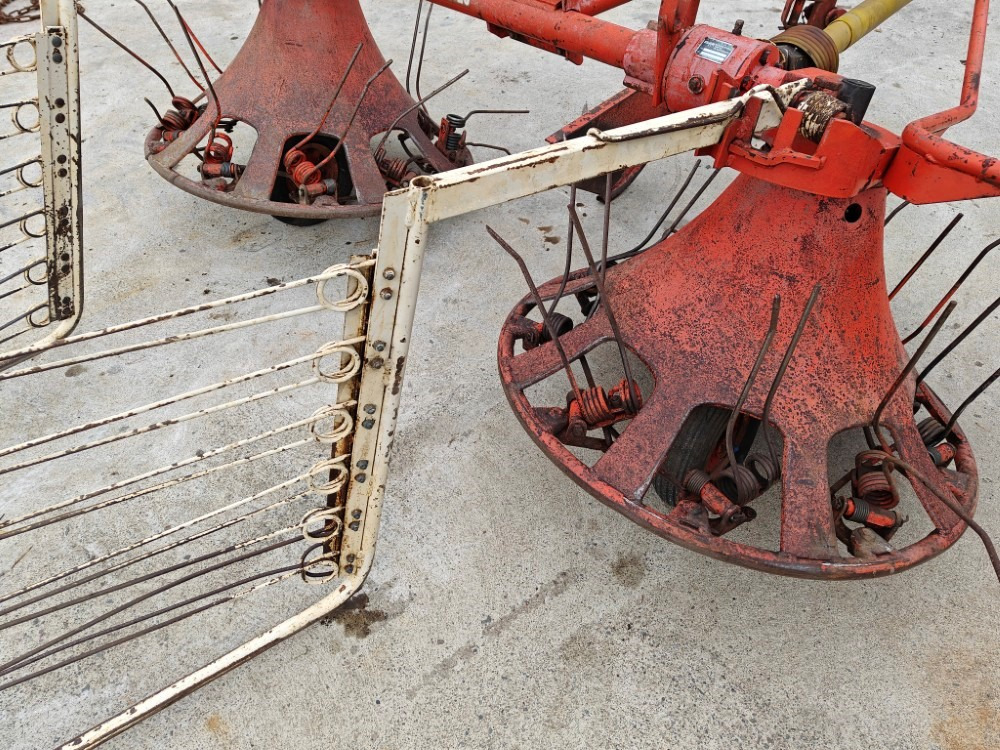 Tedder/ Rake Pyöröharavapöyhin Fahr KU25 karhottimilla Ratasvetoinen harvinainen kone, katso video!: picture 10 Tedder/ Rake Pyöröharavapöyhin Fahr KU25 karhottimilla Ratasvetoinen harvinainen kone, katso video!: picture 10