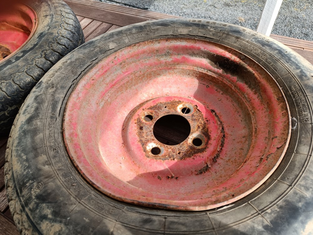 Renkaat 165SR15 vanteilla 2 kpl Heywang paalaimesta - Wheel and tire package for Square baler: picture 5 Renkaat 165SR15 vanteilla 2 kpl Heywang paalaimesta - Wheel and tire package for Square baler: picture 5