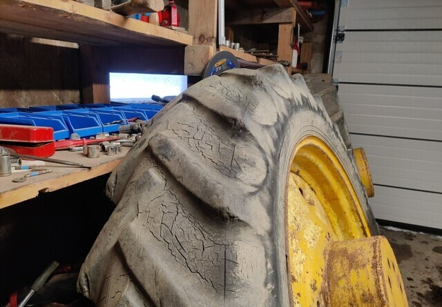 Tire for Farm tractor Traktorin renkaat 13.6/12x38 vanteilla: picture 9