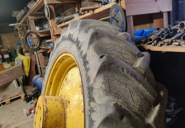 Tire for Farm tractor Traktorin renkaat 13.6/12x38 vanteilla: picture 8