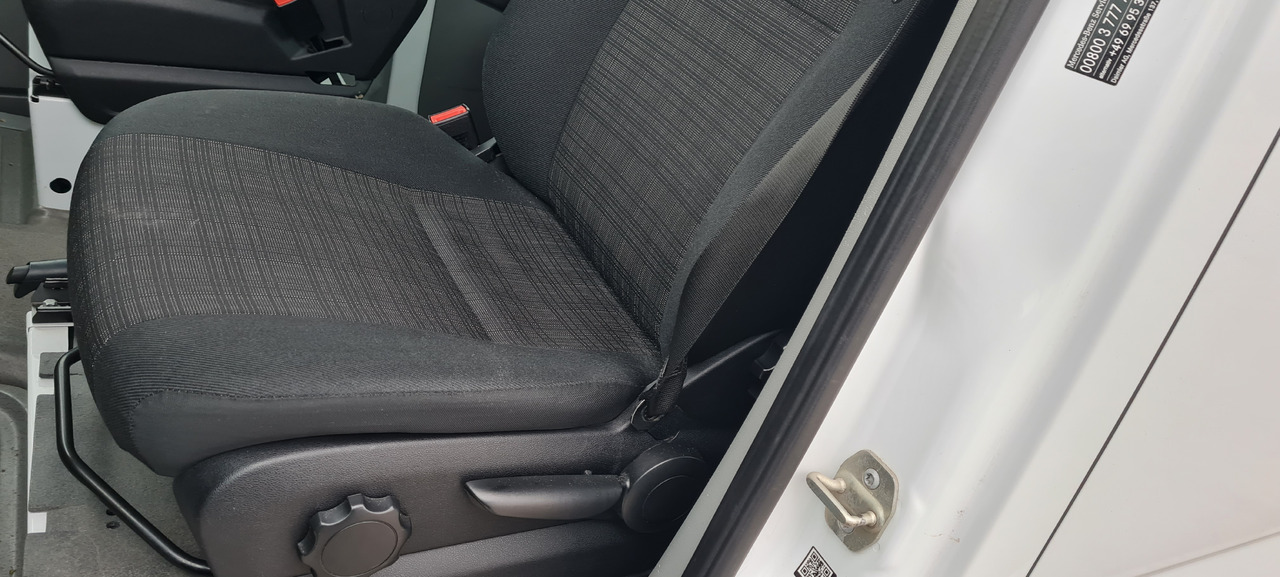 Leasing of MERCEDES-BENZ Sprinter 316 CDI 8-Sitzer Personentransporter Ex-Behördenfahrzeug 1. Hand MERCEDES-BENZ Sprinter 316 CDI 8-Sitzer Personentransporter Ex-Behördenfahrzeug 1. Hand: picture 19