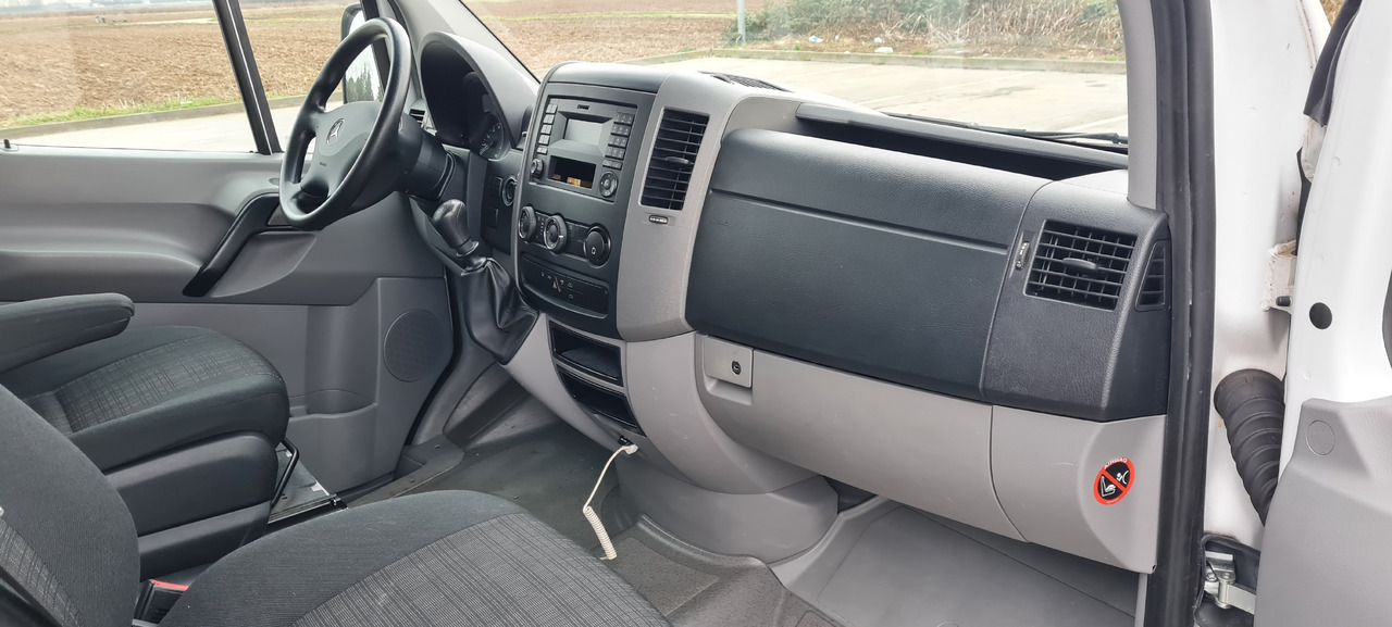 Leasing of MERCEDES-BENZ Sprinter 316 CDI 8-Sitzer Personentransporter Ex-Behördenfahrzeug 1. Hand MERCEDES-BENZ Sprinter 316 CDI 8-Sitzer Personentransporter Ex-Behördenfahrzeug 1. Hand: picture 17