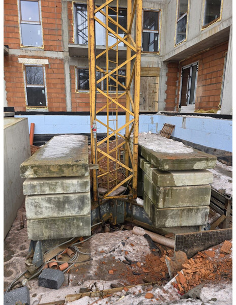 Liebherr 71EC, 1992, radio control - Tower crane: picture 2 Liebherr 71EC, 1992, radio control - Tower crane: picture 2