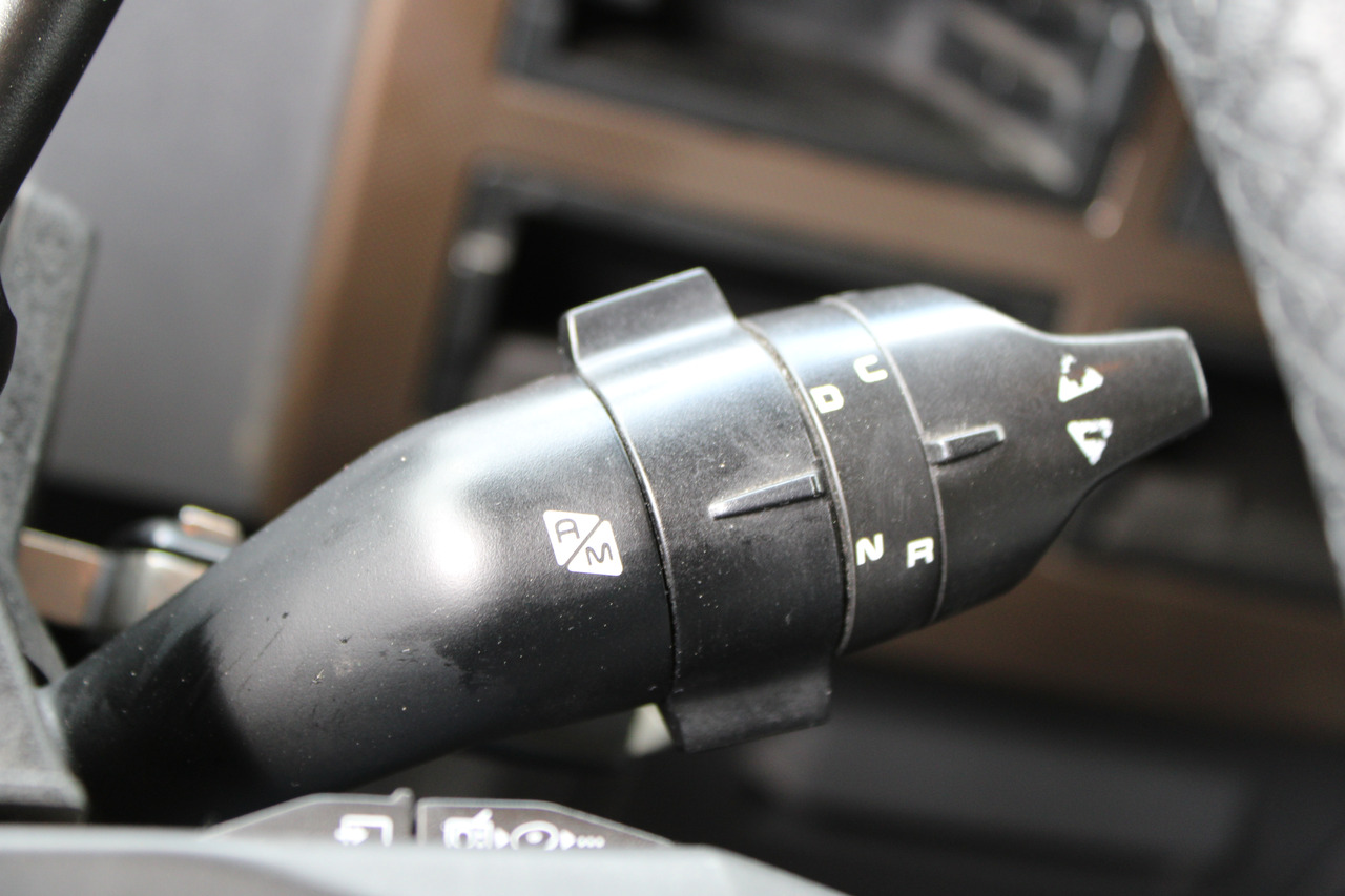 Tractor unit Renault T460: picture 12