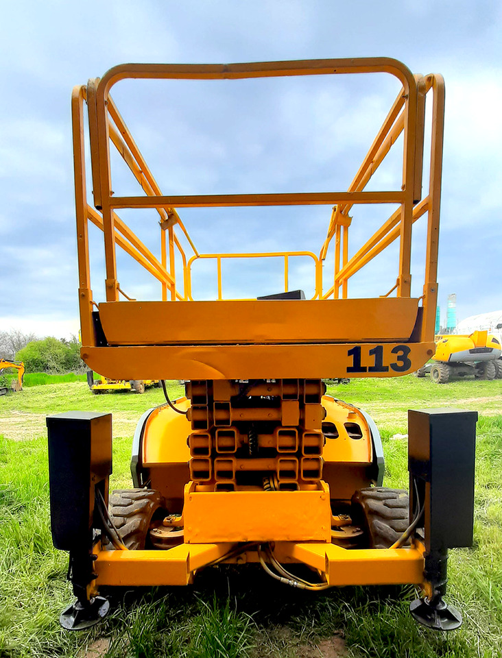 HAULOTTE Compact 12 DX - Scissor lift: picture 1 HAULOTTE Compact 12 DX - Scissor lift: picture 1