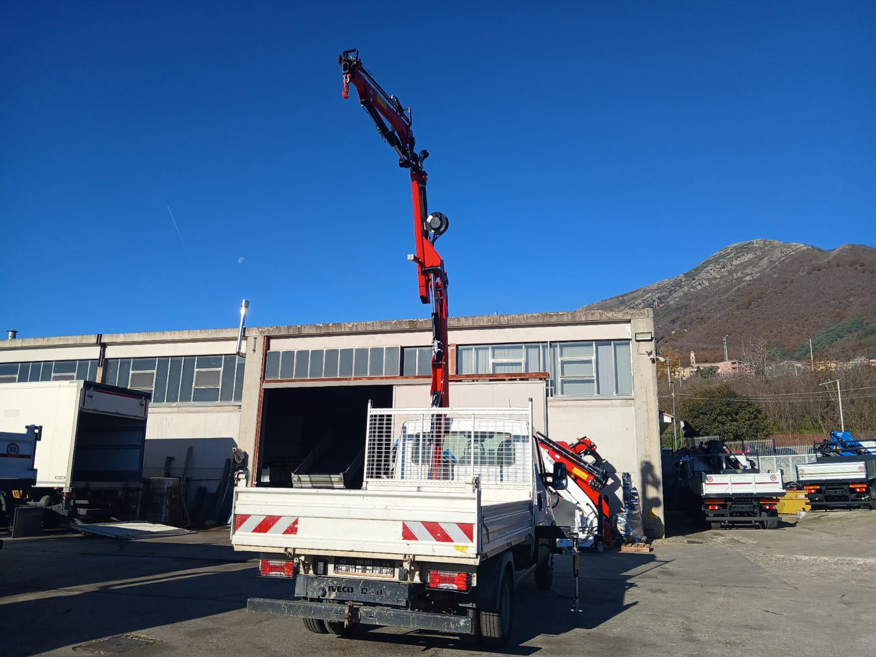 IVECO DAILY 35-120 - Crane truck: picture 4 IVECO DAILY 35-120 - Crane truck: picture 4