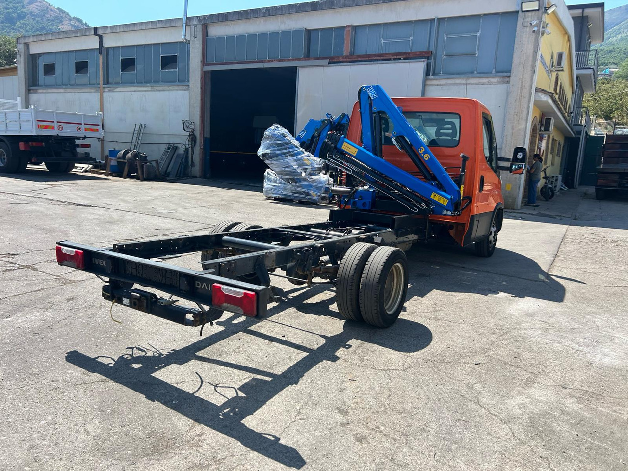 Crane truck IVECO DAILY 35-140: picture 13