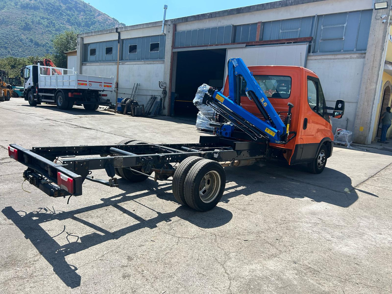 Crane truck IVECO DAILY 35-140: picture 12