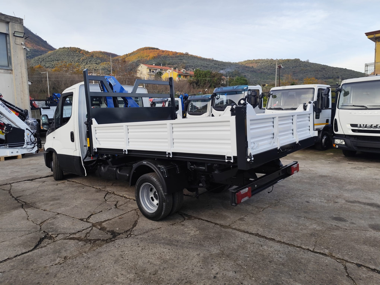 IVECO DAILY 35C15 - Crane truck, Tipper van: picture 3 IVECO DAILY 35C15 - Crane truck, Tipper van: picture 3