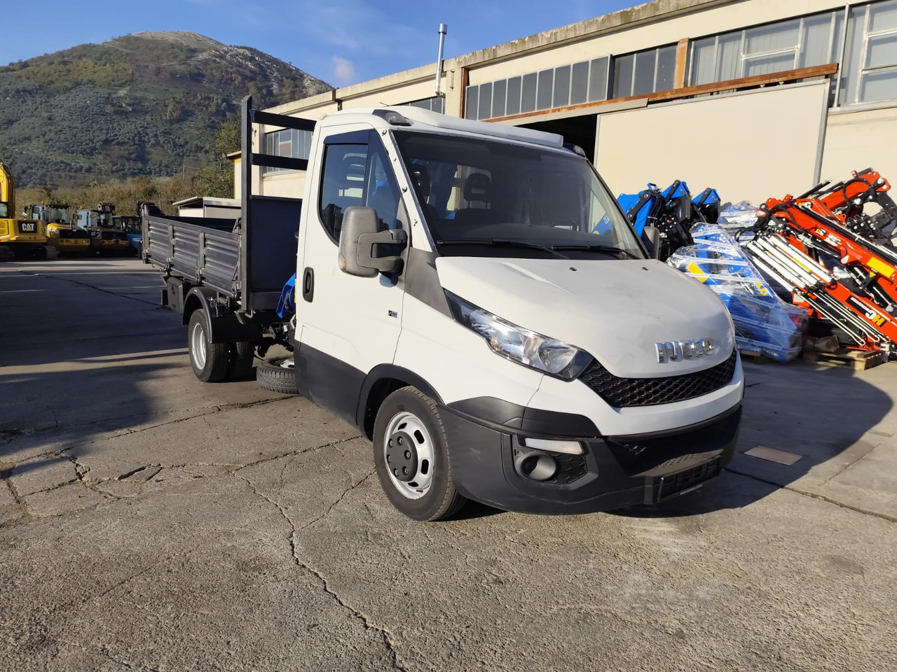IVECO DAILY 35C15 - Crane truck, Tipper van: picture 1 IVECO DAILY 35C15 - Crane truck, Tipper van: picture 1