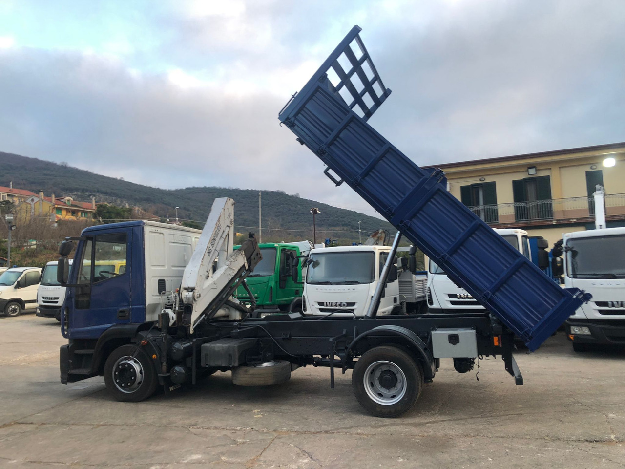 Crane truck IVECO EUROCARGO 120E25: picture 32