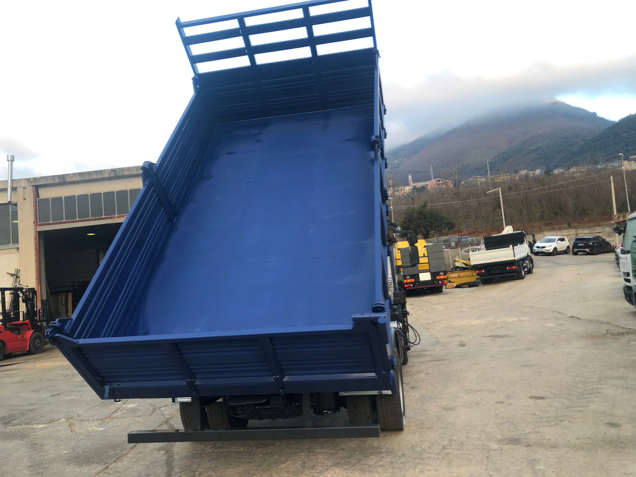 Crane truck IVECO EUROCARGO 120E25: picture 28