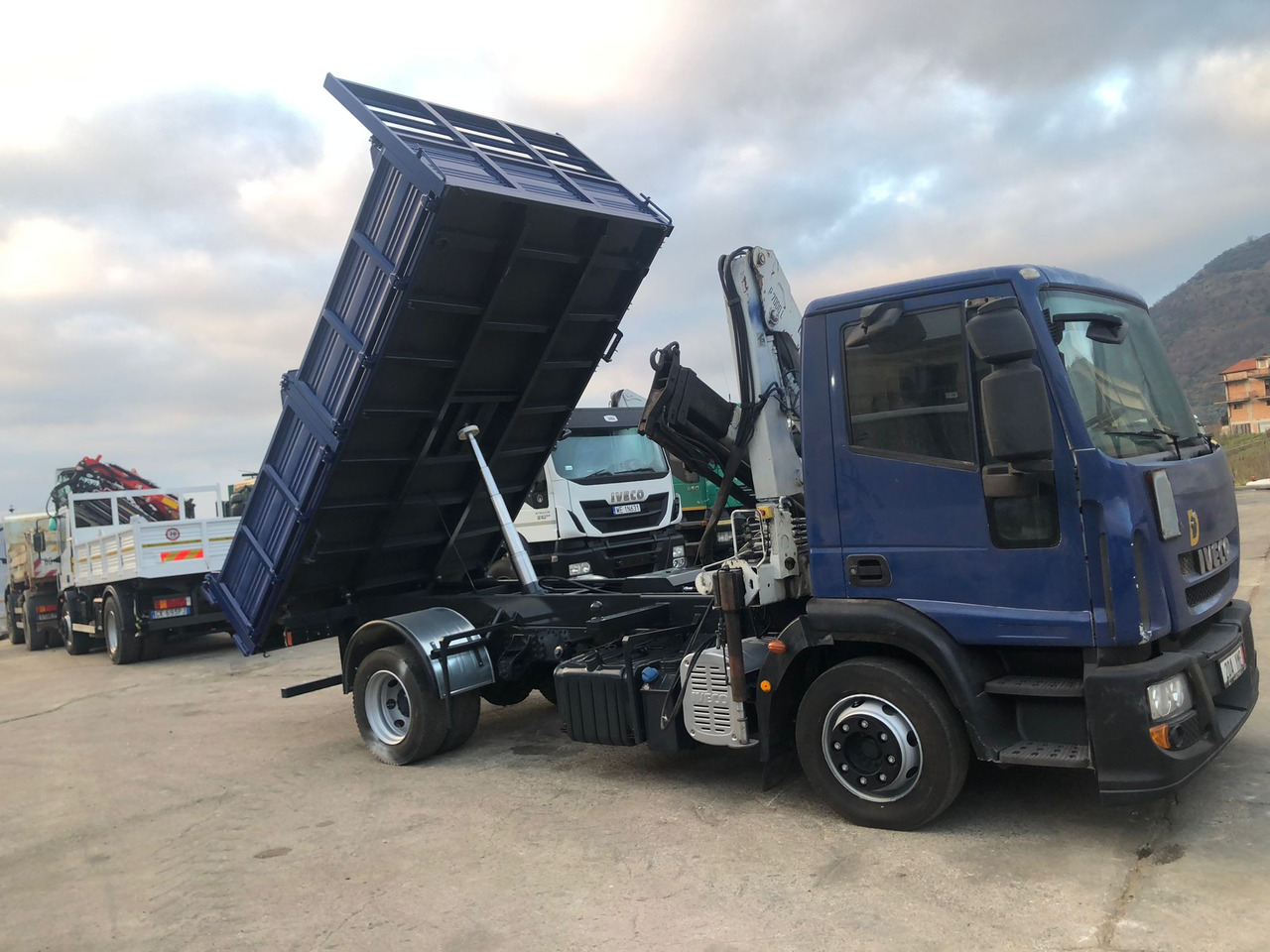 Crane truck IVECO EUROCARGO 120E25: picture 27