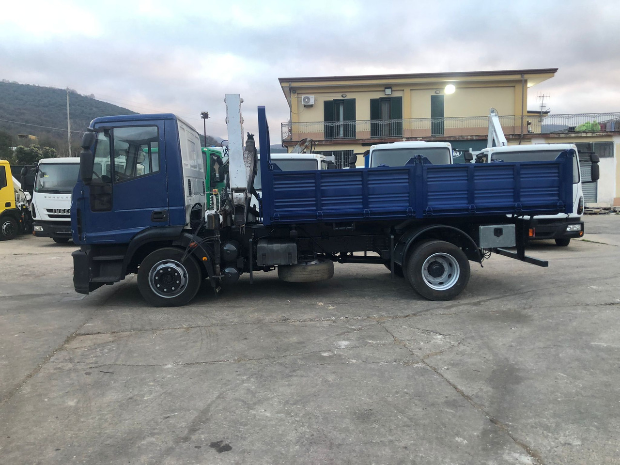 Crane truck IVECO EUROCARGO 120E25: picture 13