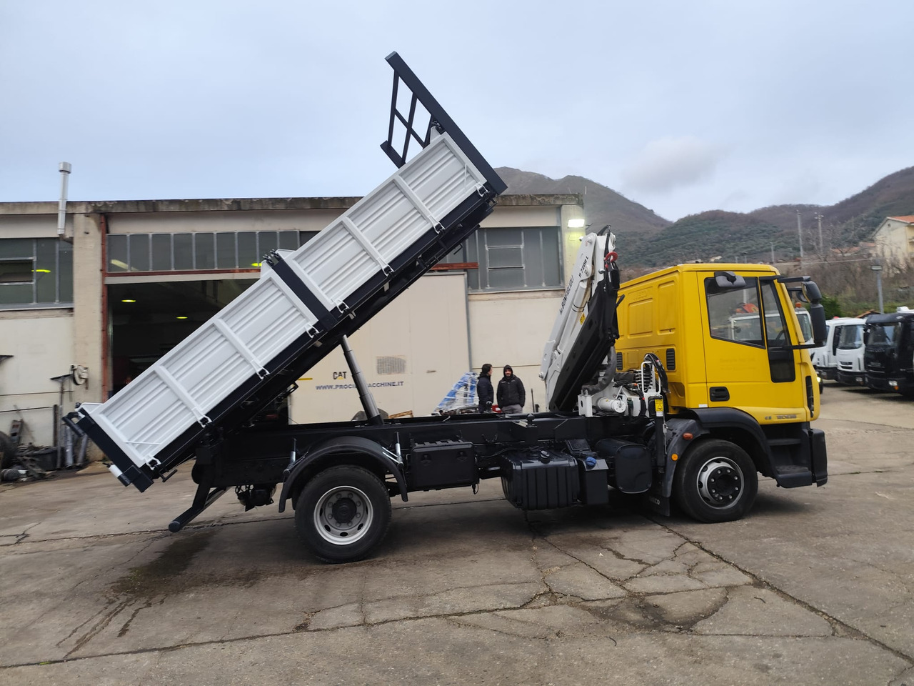 Crane truck IVECO EUROCARGO 120E28P: picture 11