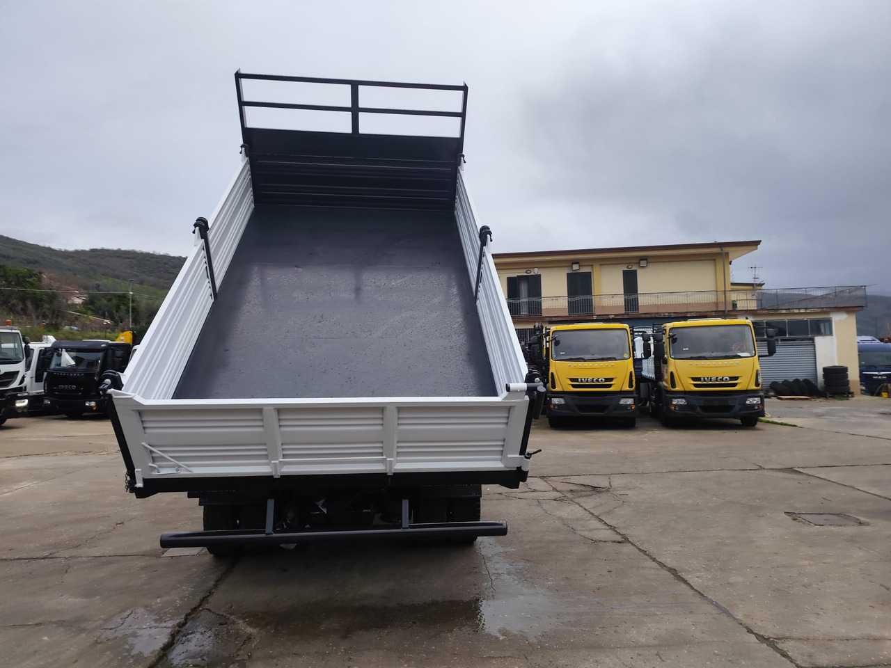 Crane truck IVECO EUROCARGO 120E28P: picture 9