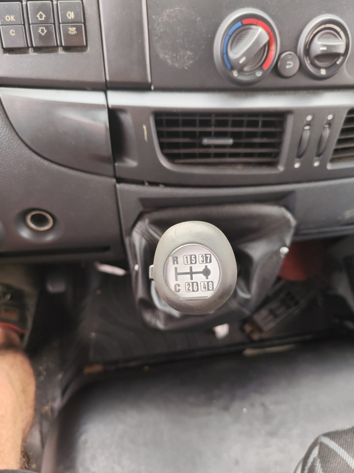 IVECO EUROCARGO 120E28P - Box truck: picture 3 IVECO EUROCARGO 120E28P - Box truck: picture 3