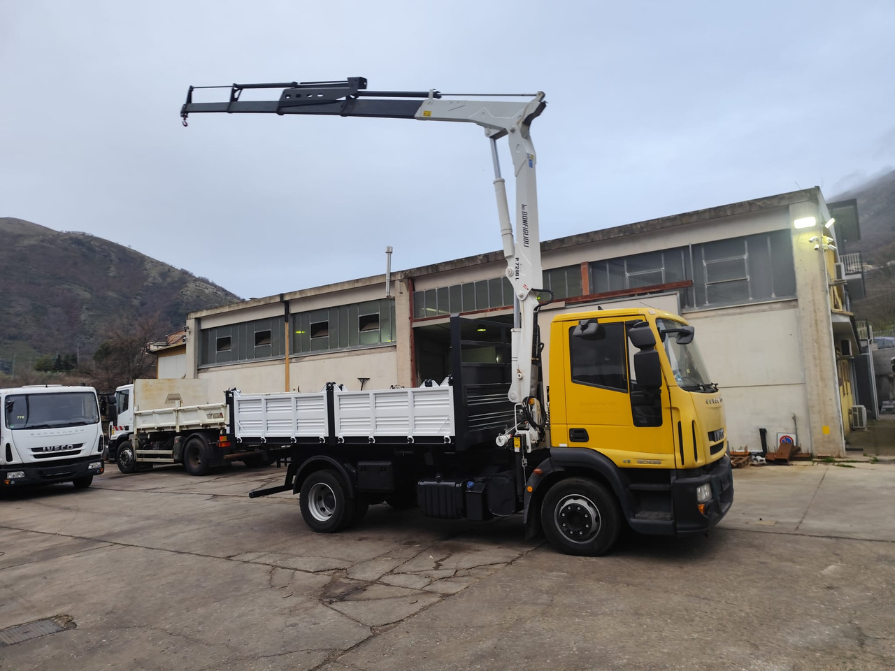 Crane truck IVECO EUROCARGO 120E28P: picture 30