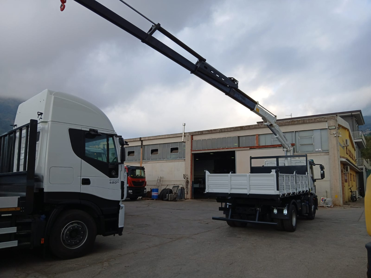 Crane truck, Tipper IVECO EUROCARGO 140-250: picture 38