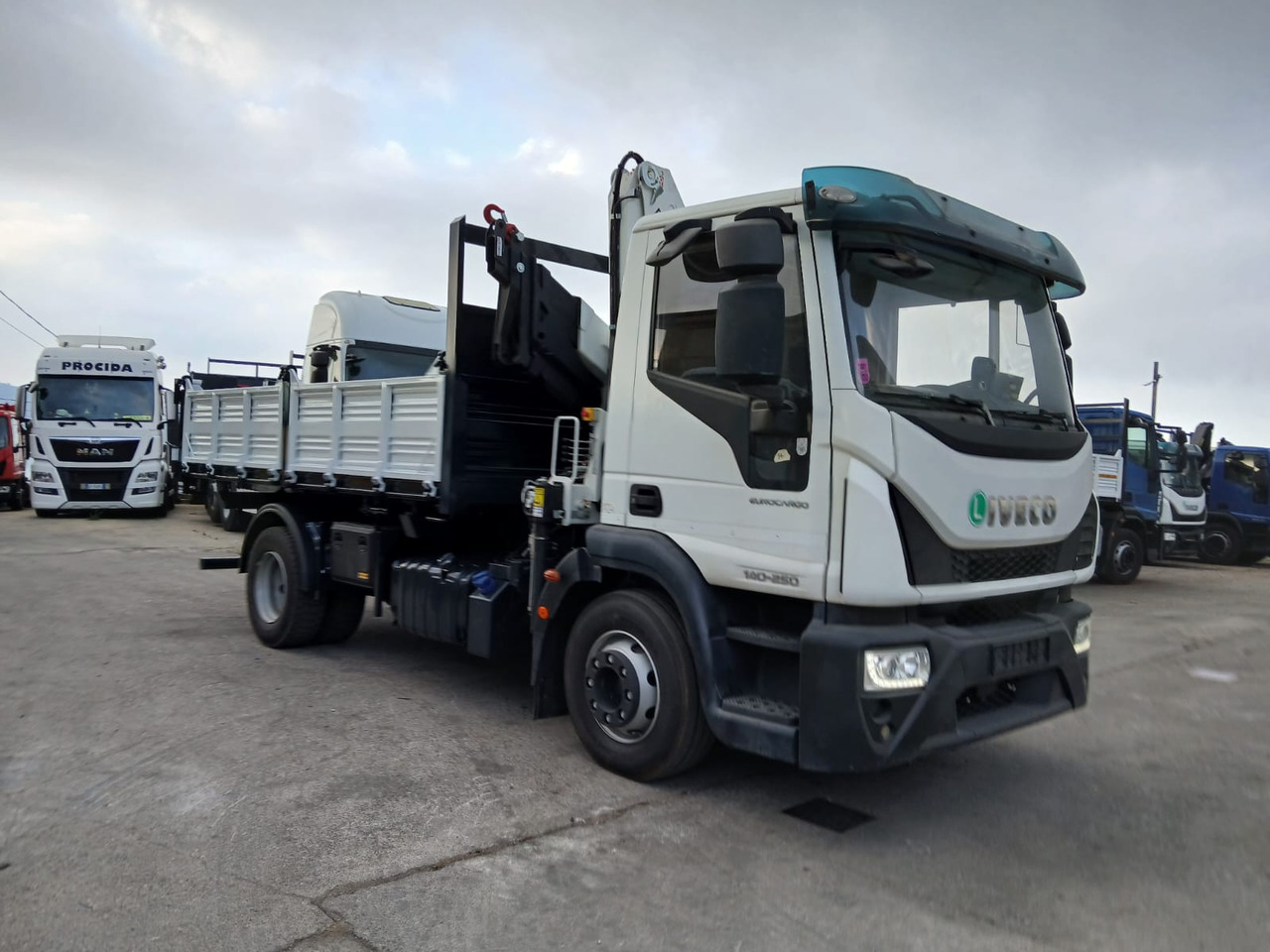 IVECO EUROCARGO 140-250 - Crane truck: picture 4 IVECO EUROCARGO 140-250 - Crane truck: picture 4