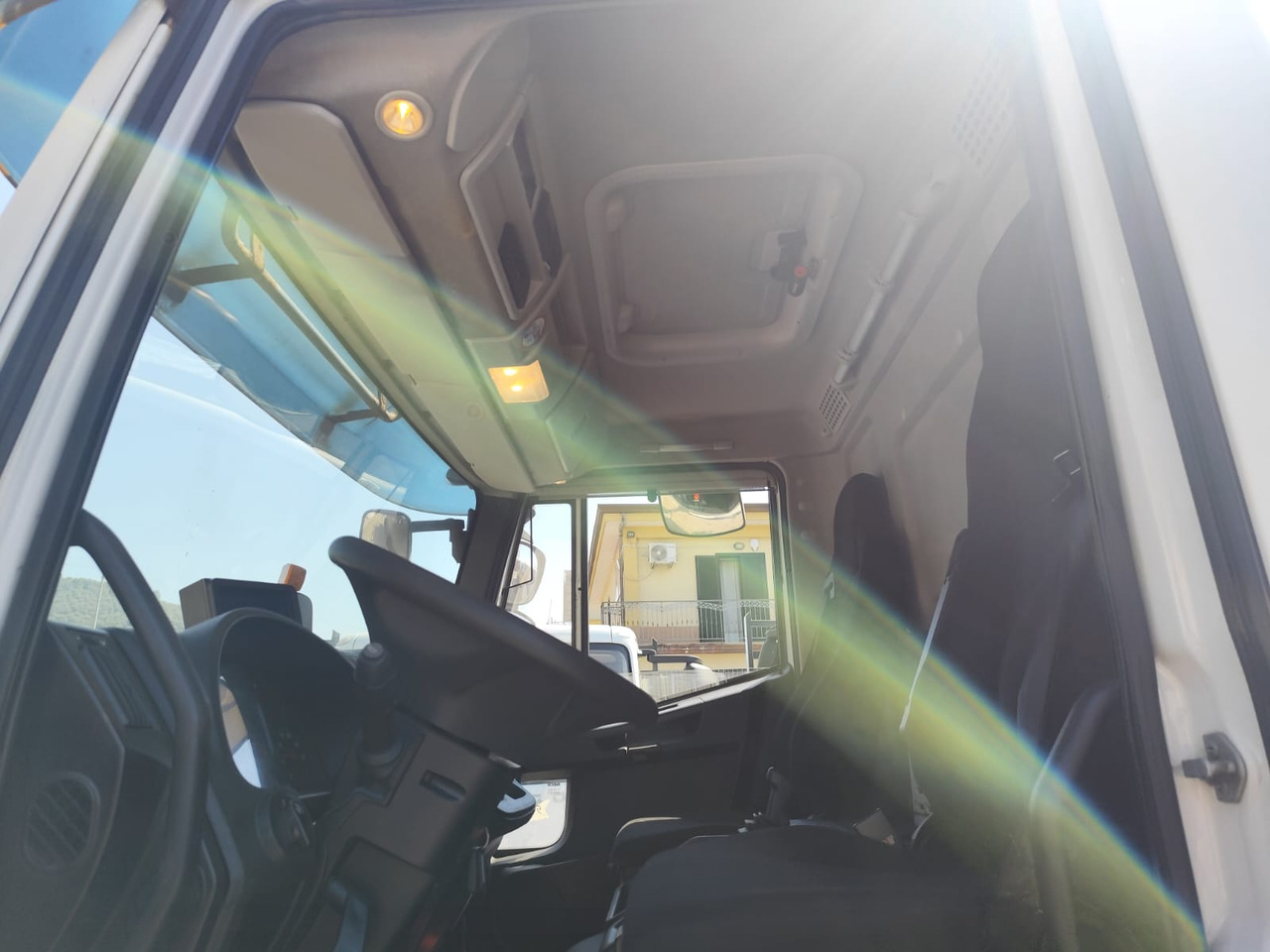 IVECO EUROCARGO 140-250 - Hook lift truck: picture 2 IVECO EUROCARGO 140-250 - Hook lift truck: picture 2