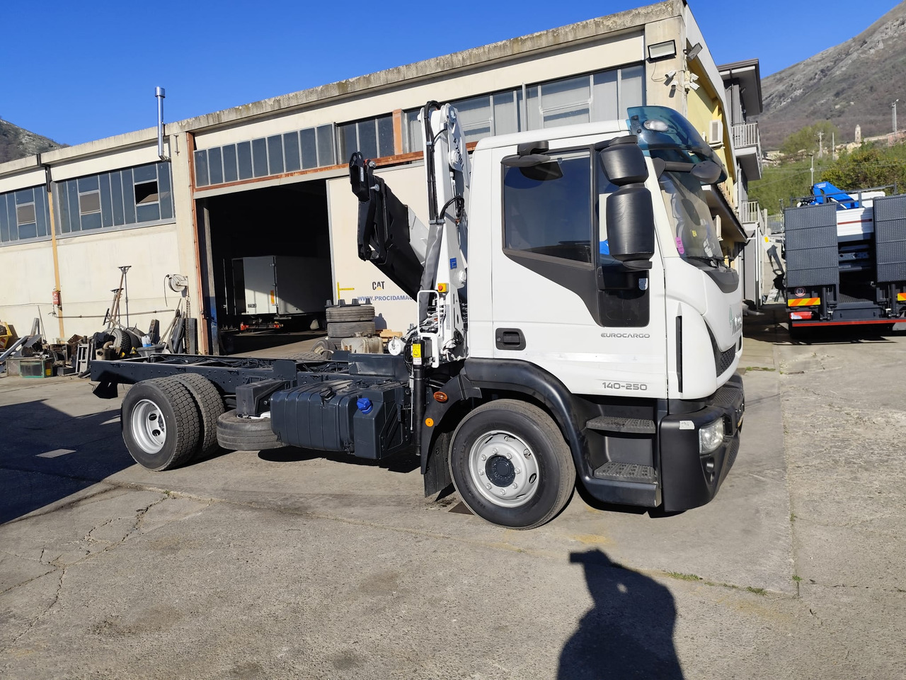 IVECO EUROCARGO 140-250 - Crane truck: picture 5 IVECO EUROCARGO 140-250 - Crane truck: picture 5